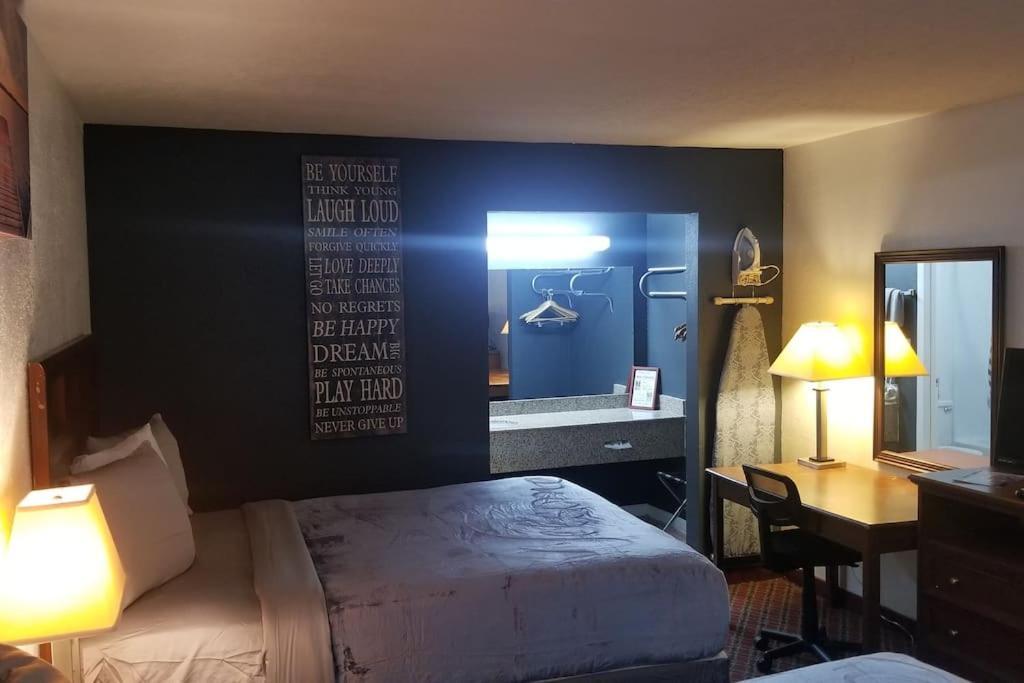 Hotel 2 Queen Beds Hotel Room 226 Booking Stillwater Exterior photo